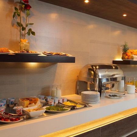 Hotel Los Espanoles Plus Сантяго Ресторант снимка