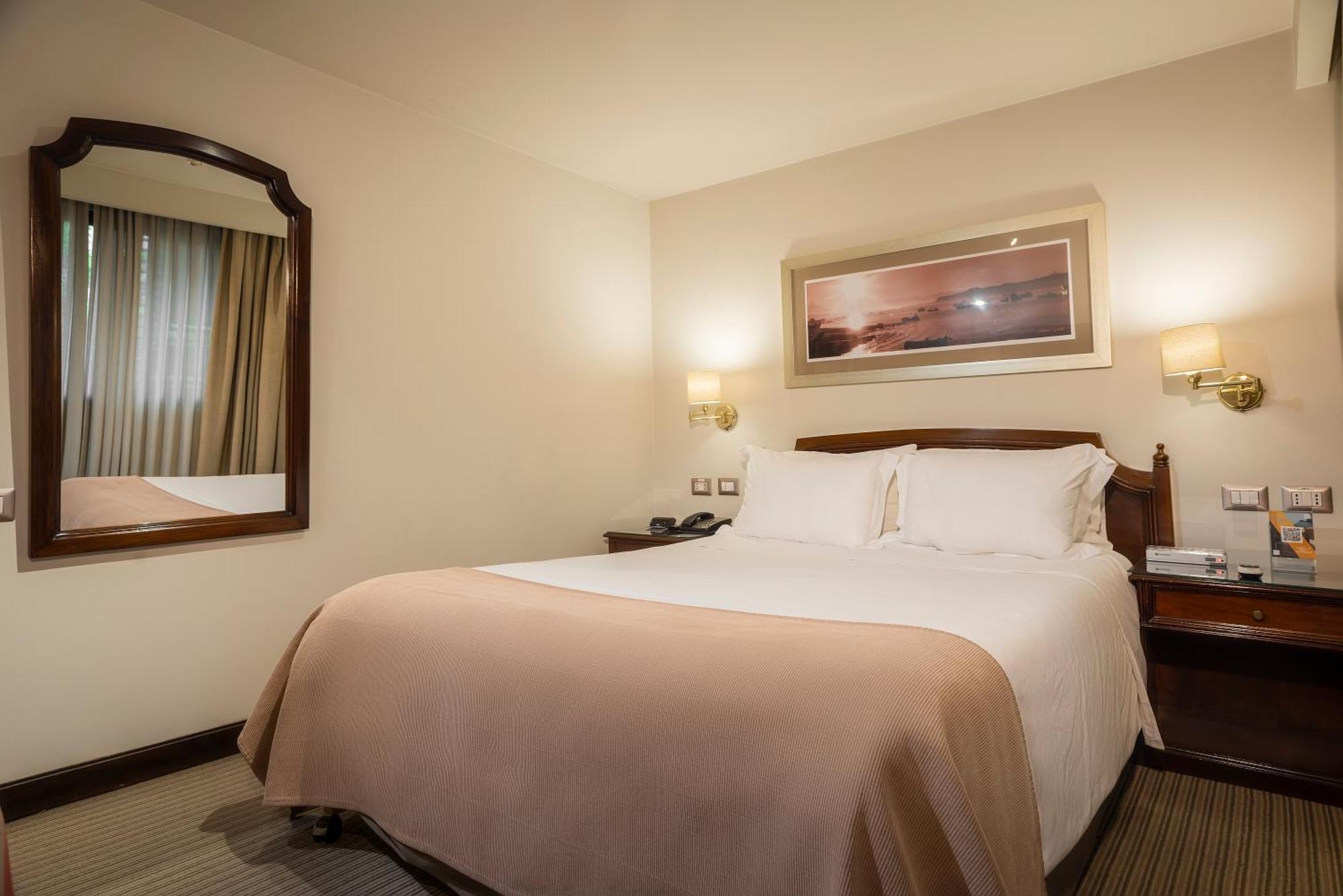 Hotel Los Espanoles Plus Сантяго Екстериор снимка
