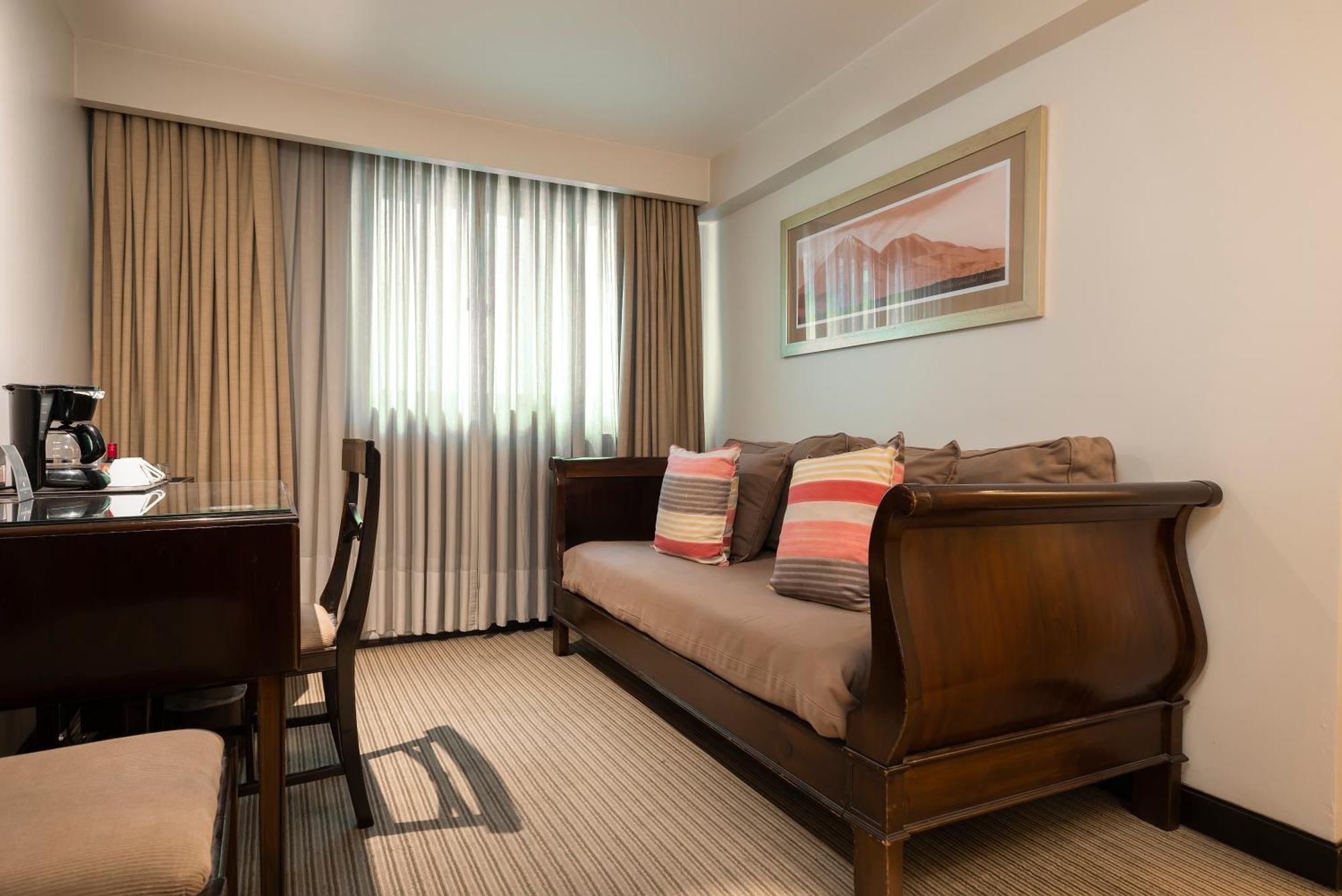 Hotel Los Espanoles Plus Сантяго Екстериор снимка