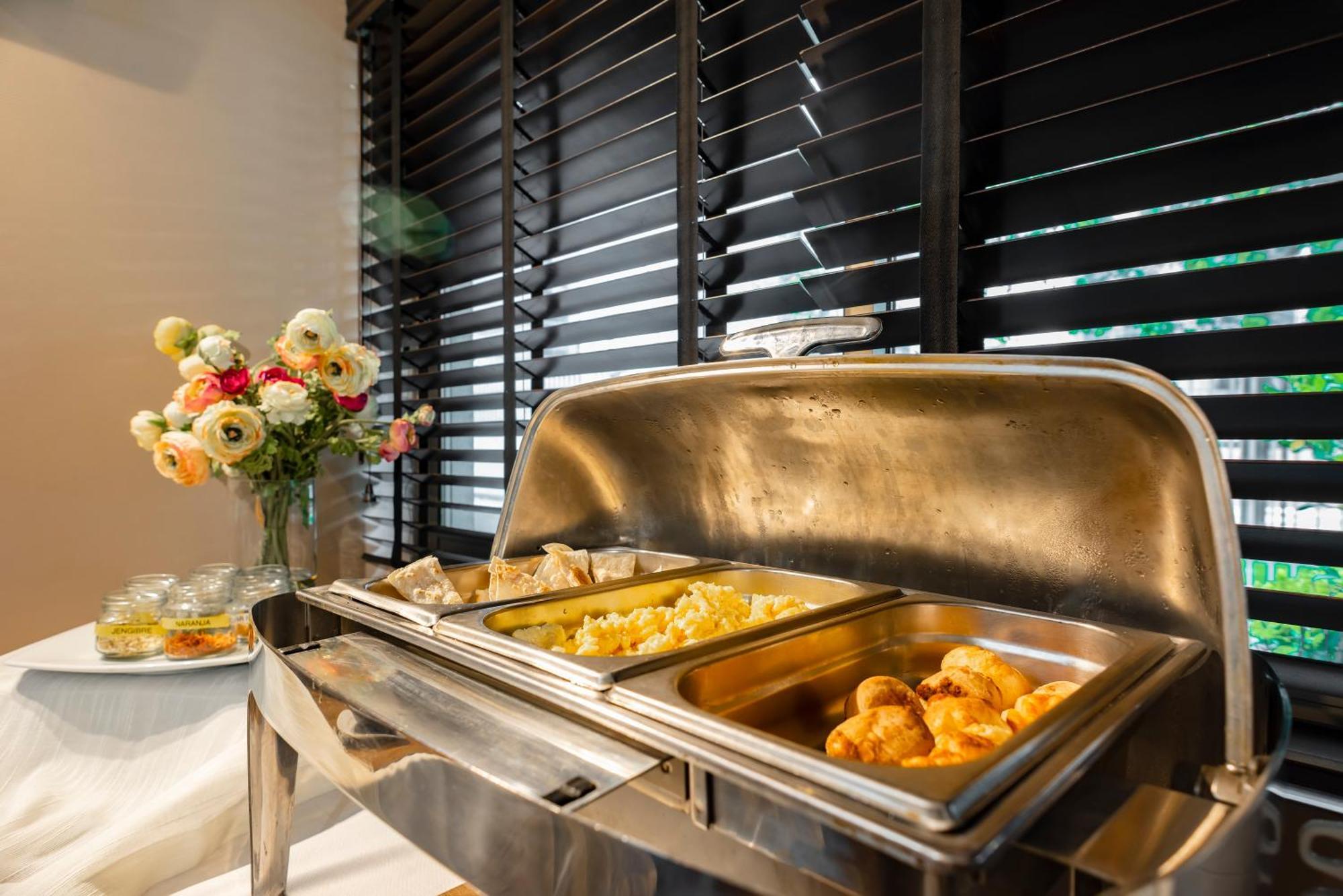 Hotel Los Espanoles Plus Сантяго Екстериор снимка